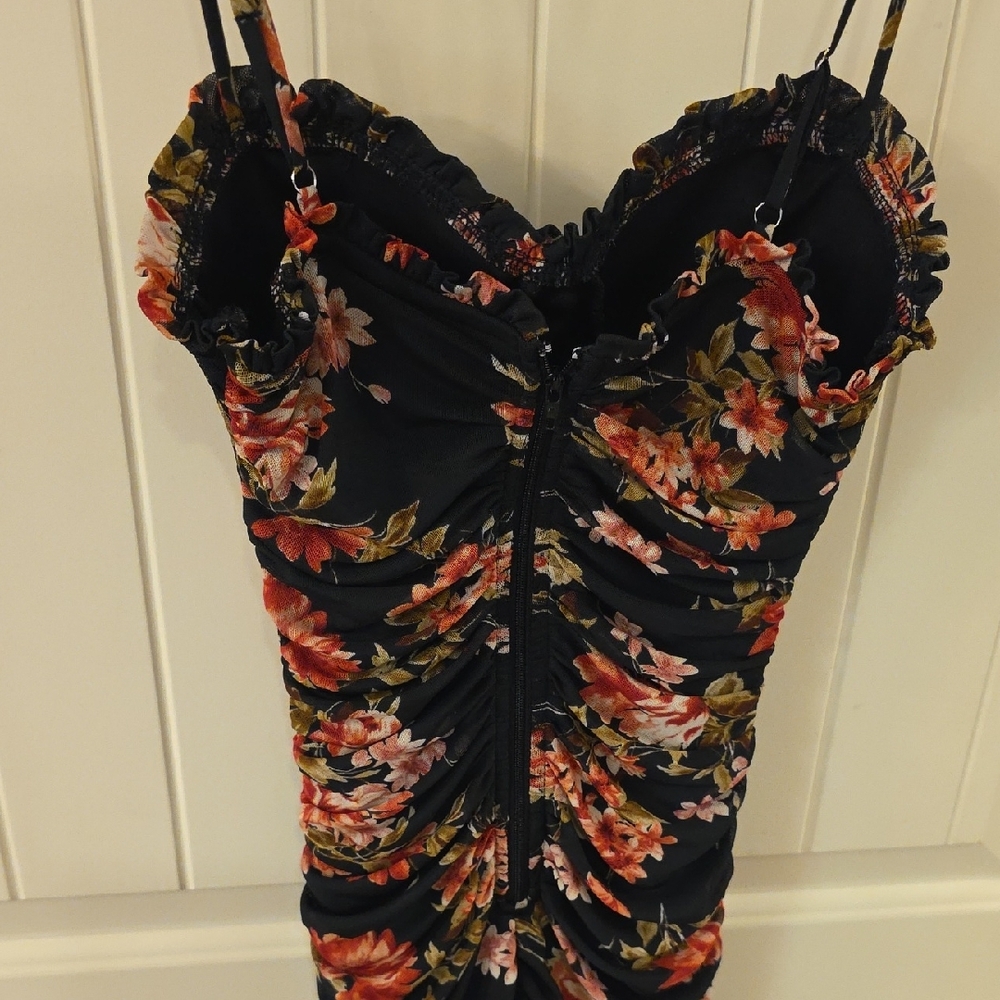 Windsor Black Floral Sweetheart Ruched Midi Dress - Picture 5 of 6